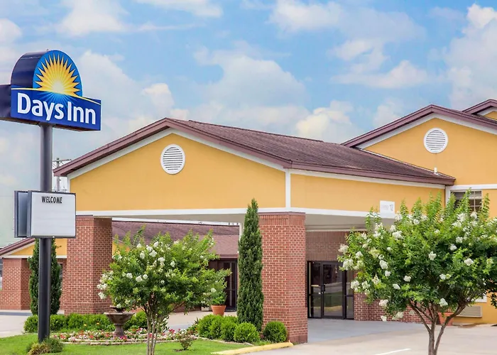 Days Inn By Wyndham Lake Village